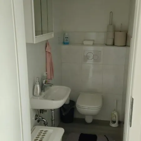 Klein Aber Fein - Keine Dusche - No Shower * Hanóver